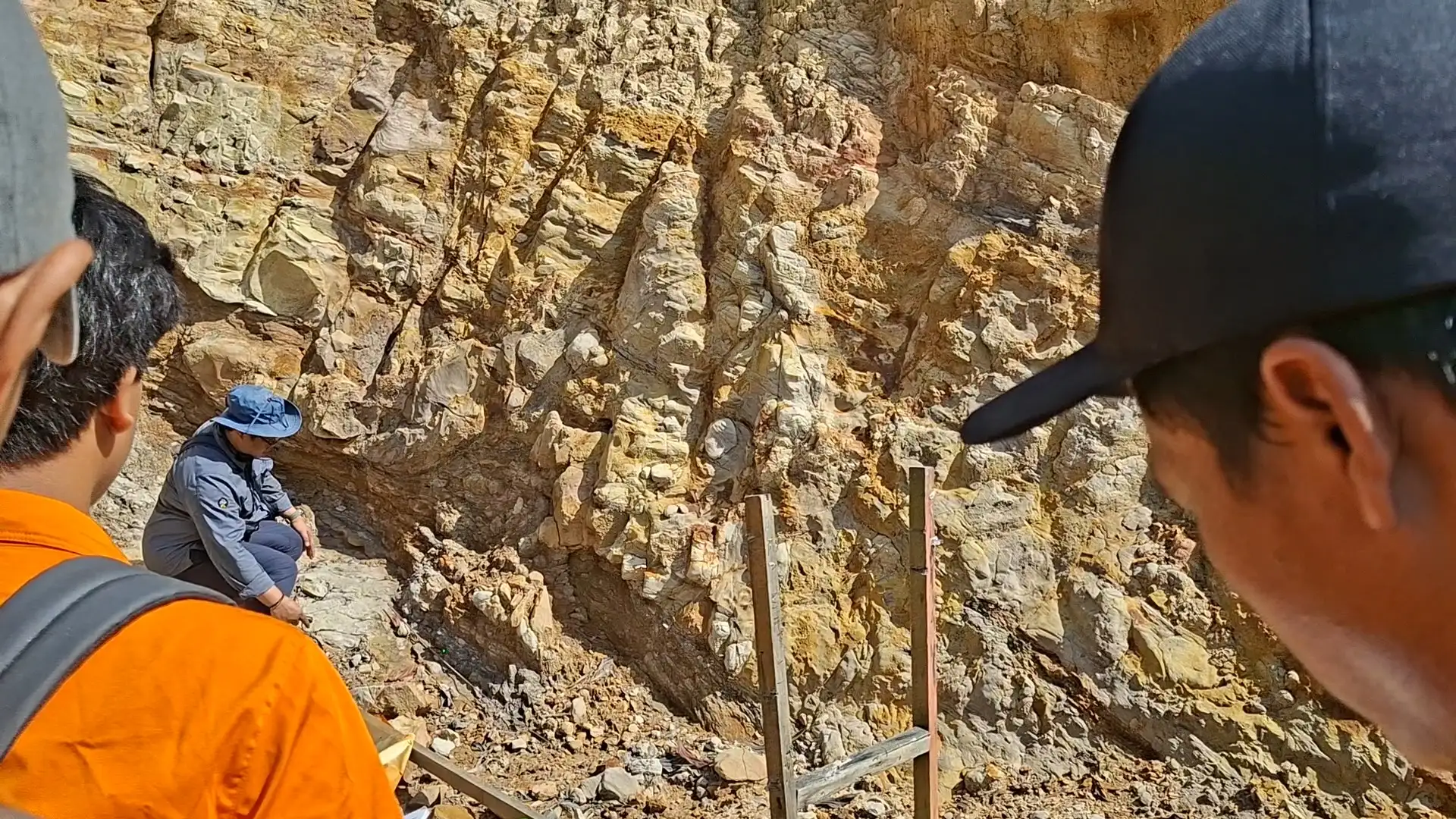 Dokumentasi Geology Geos To Field "Sedimentology and Reservoir Architecture of Miocene Mahakam" - Foto 2
