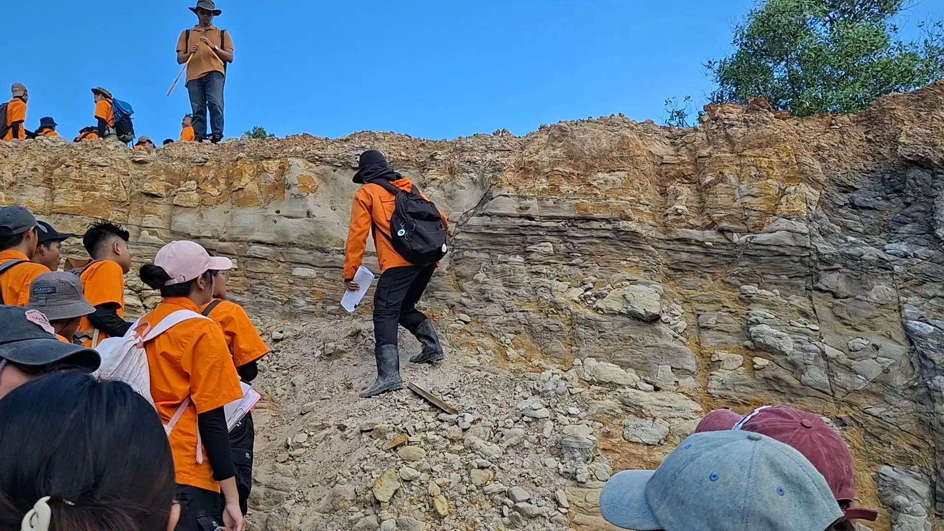 Dokumentasi Geology Geos To Field "Sedimentology and Reservoir Architecture of Miocene Mahakam" - Foto 3