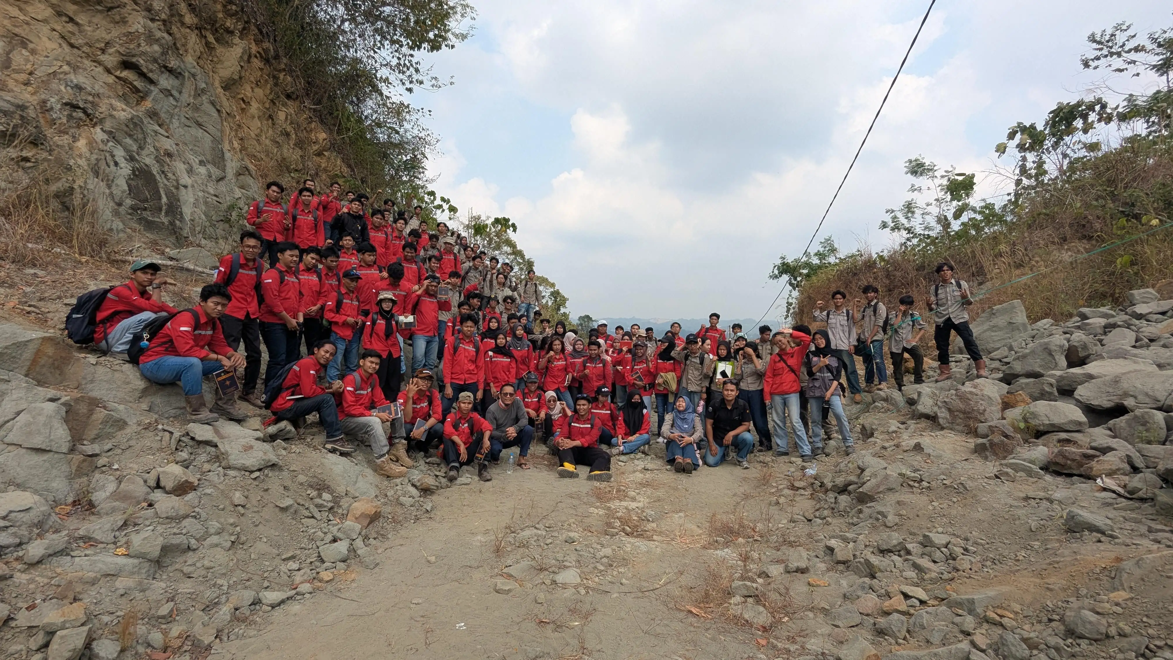 Fieldtrip Geologi Struktur Teknik Geologi x Teknik Pertambangan 2026