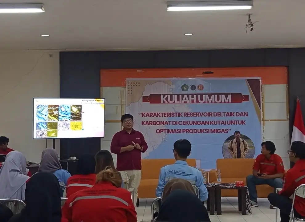 Dokumentasi Kuliah Umum “Karakteristik Reservoir Deltaik dan Karbonat di Cekungan Kutai untuk Optimasi Produksi Migas” - Foto 2