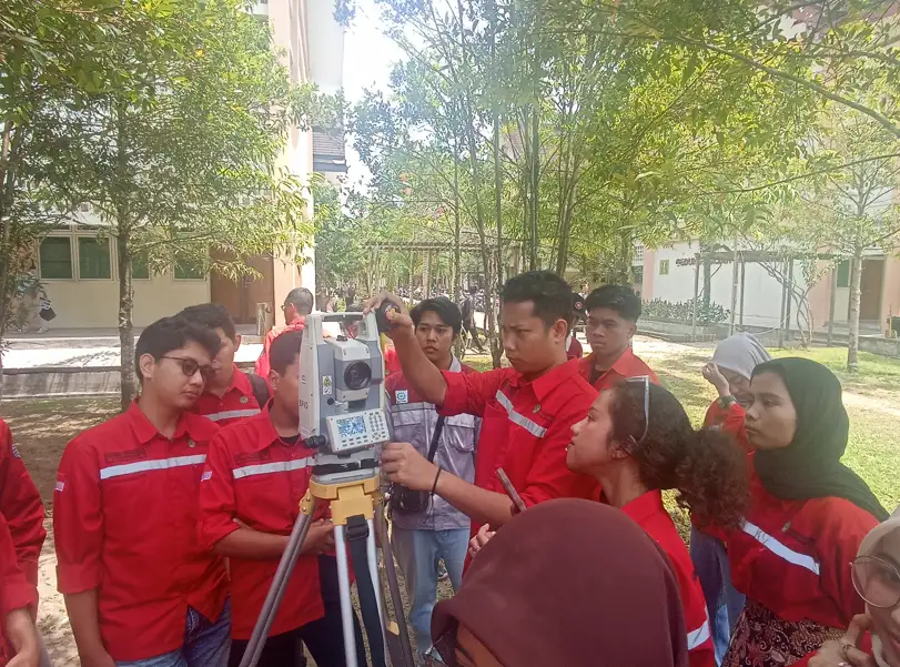 Dokumentasi Workshop Theodolite dan GPS Geodetik 2025 - Foto 3