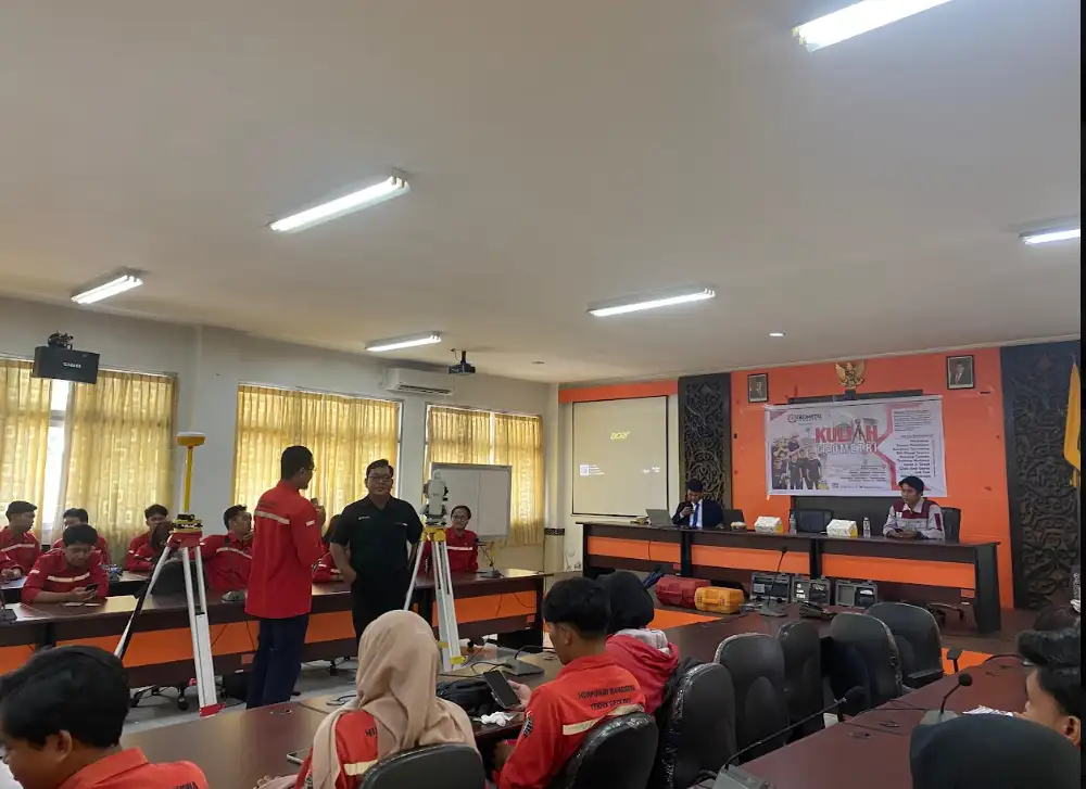 Dokumentasi Workshop Theodolite dan GPS Geodetik 2025 - Foto 1